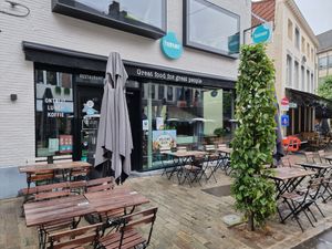 Front + outdoor seating at Foodmaker in Hasselt