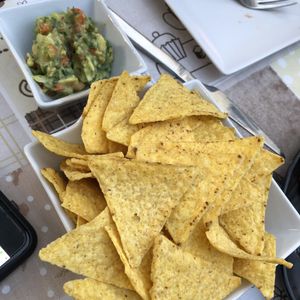 Guacamole & nachos at Espana Cani in Madrid