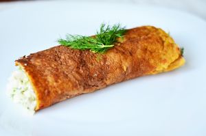 Clatita de linte umpluta cu salata raw de crucifere at Pofta de Verde in Constanta