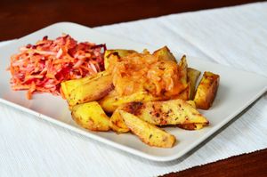 Cartofi taranesti cu sote de ceapa si salata de cruditati at Pofta de Verde in Constanta