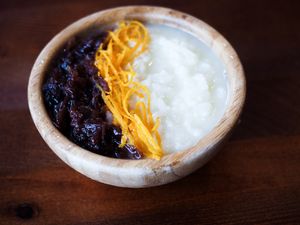 Orez cu lapte de cocos si dulceata de trandafiri at Pofta de Verde in Constanta