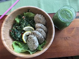 Lentil patty salad  at Pofta de Verde in Constanta
