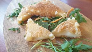 Grilled vegan cheese at Pofta de Verde in Constanta