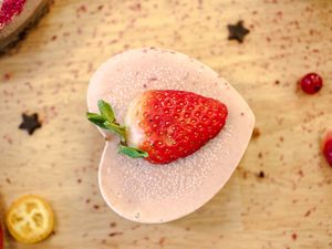 Valentine's Day raw vegan cake at Pofta de Verde in Constanta