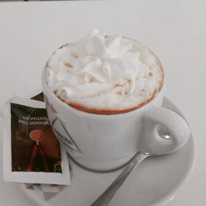 Vegan cappucino with vegan chantilly at A Vegana in Portimao