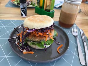 Hambúrguer de feijão  at A Vegana in Portimao