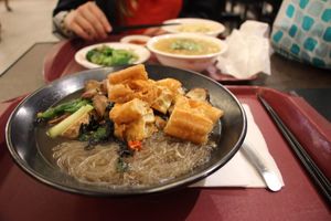 DIY glass noodle soup at Vege Creek 蔬河 - 101 in Taipei