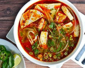 Vegan Bun Bo Hue

Hot spicy vegan soup, thick vermicelli noodles, tofu, vegan ham, mushrooms, onions, cilantro. at Dundas in Vancouver