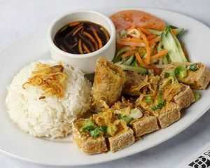  at Dundas in Vancouver