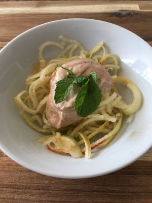 Gruß aus der Küche ? Apfelspaghetti mit Mandelcreme ❤️ at Schmeckerling in Munich