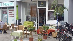 Outdoor seating at Schmeckerling in Munich