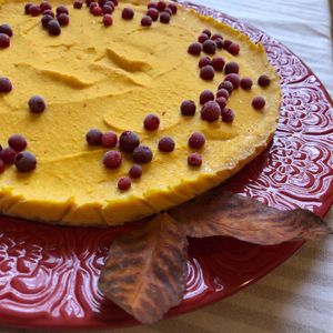 Rawcake saffron lingonberry at Atmajala in Norrtalje