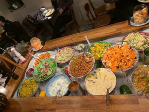 Buffet froid et chaud varié at Hermans in Stockholm