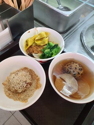 Bear head mushroom fried noodle set at San Ho Gourmet 三和美食 in Central Singapore