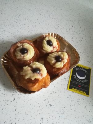 Zeppole di San Giuseppe at Milkaway in Naples