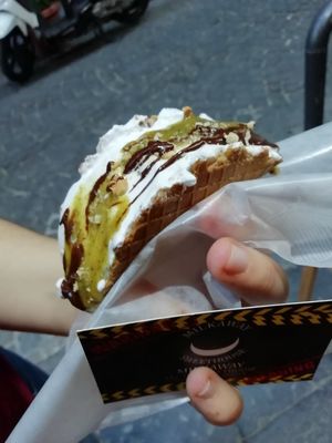 Taco Milkaway Ice-cream 🍦 🌮🖤💛 at Milkaway in Naples