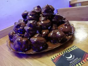 Profitteroles Milkaway 🖤 💛 🌙 at Milkaway in Naples