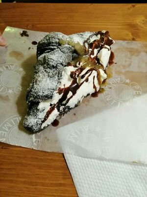 Chocolate and pistacchio croissant at Milkaway in Naples
