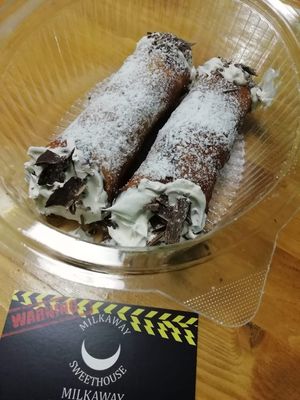 Cannoli Milkaway at Milkaway in Naples