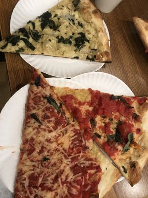 3 de las 4 pizzas veganas que tienen at NY Pizza Suprema in New York City