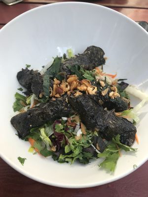 Gefüllte Weinblätter at Good Morning Vietnam Vegan in Berlin