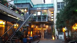 Hidden main entrance at Good Morning Vietnam Vegan in Berlin