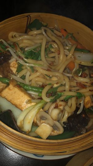 Udonnudeln mit Gemüse  at Good Morning Vietnam Vegan in Berlin