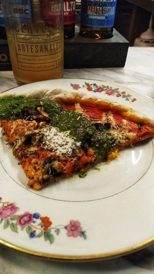 Pizza 10/10 El pesto es increíble at Casa Lėlytė in Bogota