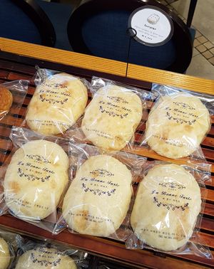 Vegan option: Plain ciabatta at La Bonne Tarte in Seoul