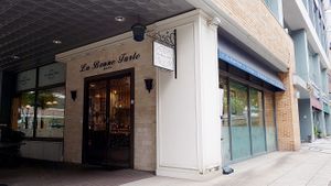 Exterior of location, street view at La Bonne Tarte in Seoul