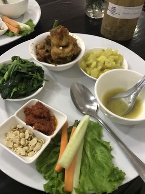 Spicy tofu curry set at Pansuriya in Yangon
