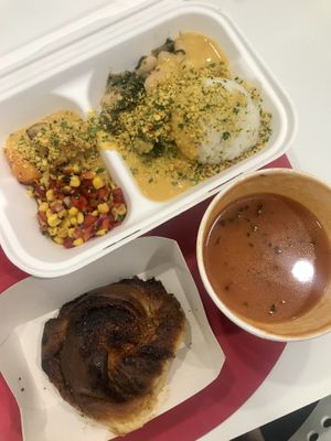 Denné menu (burrito bowl, paradajková a kardamónový bular) at Dvanast Dusi in Bratislava