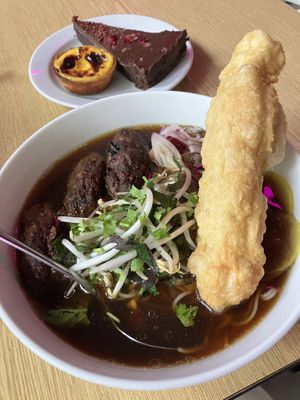 Vegan pho & chocolate cake (pastel not vegan)  at Dvanast Dusi in Bratislava