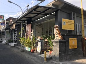 Exterior of Black House Burger at Black House Burgers in Kuta