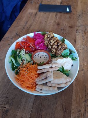 Falafel bowl at BACKYARD in Rotterdam