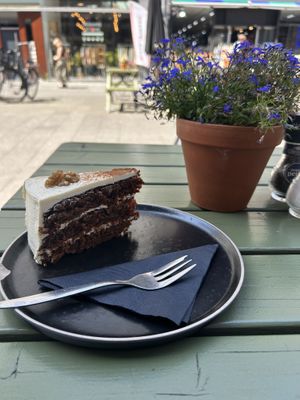 carrot cakee  at BACKYARD in Rotterdam