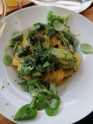 Avocado / erdäpfel / kernöl at Gasthaus Schöne Perle in Vienna