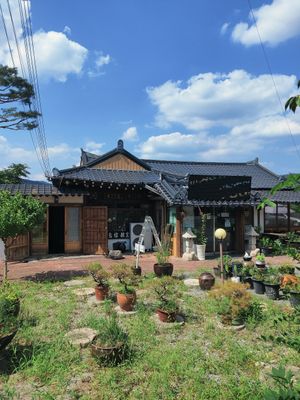 Outside at Hyangjeok Won - 향적원 in Gyeongju