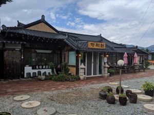 The view from outside, right on the main street at Hyangjeok Won - 향적원 in Gyeongju
