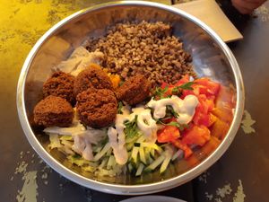 Falafel bowl at Falafeleria - Sta Barbara in Madrid