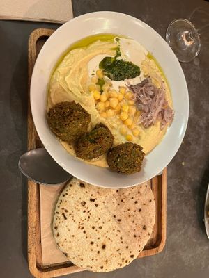 Hummus with falafel and pita bread 9,50€ at Falafeleria - Sta Barbara in Madrid
