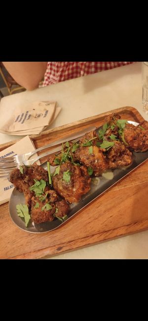 Entrante de coliflor at Falafeleria - Sta Barbara in Madrid