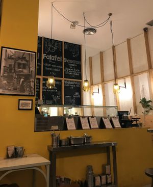 Small but comfortable place at Falafeleria - Sta Barbara in Madrid
