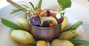 Gemüsewoktöpfchen mit Pellkartoffeln at Naturlandhaus Krone in Maierhoefen