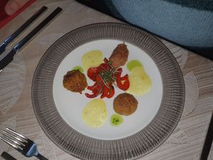 Vegane Vorspeise gekeimte Kichererbsen, Reis, Kartoffeln & Paprika at Naturlandhaus Krone in Maierhoefen