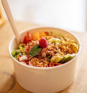 Delicious vegan salad bowl at Nyce Bowls in Annecy