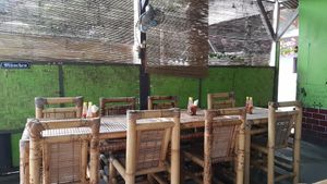 For a vegan guide to Bali & the Gilis visit www.the-vegan-travelers.com at Warung Mexicana in 