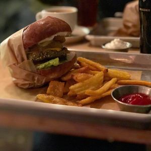 Yummy burger  at Smiðjan Brugghús in Vik