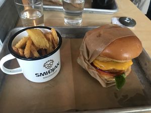 Hambúrguer vegan 🌱! at Smiðjan Brugghús in Vik