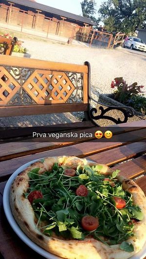 Vegan pizza at Pizzeria Fuoriseria in Izola